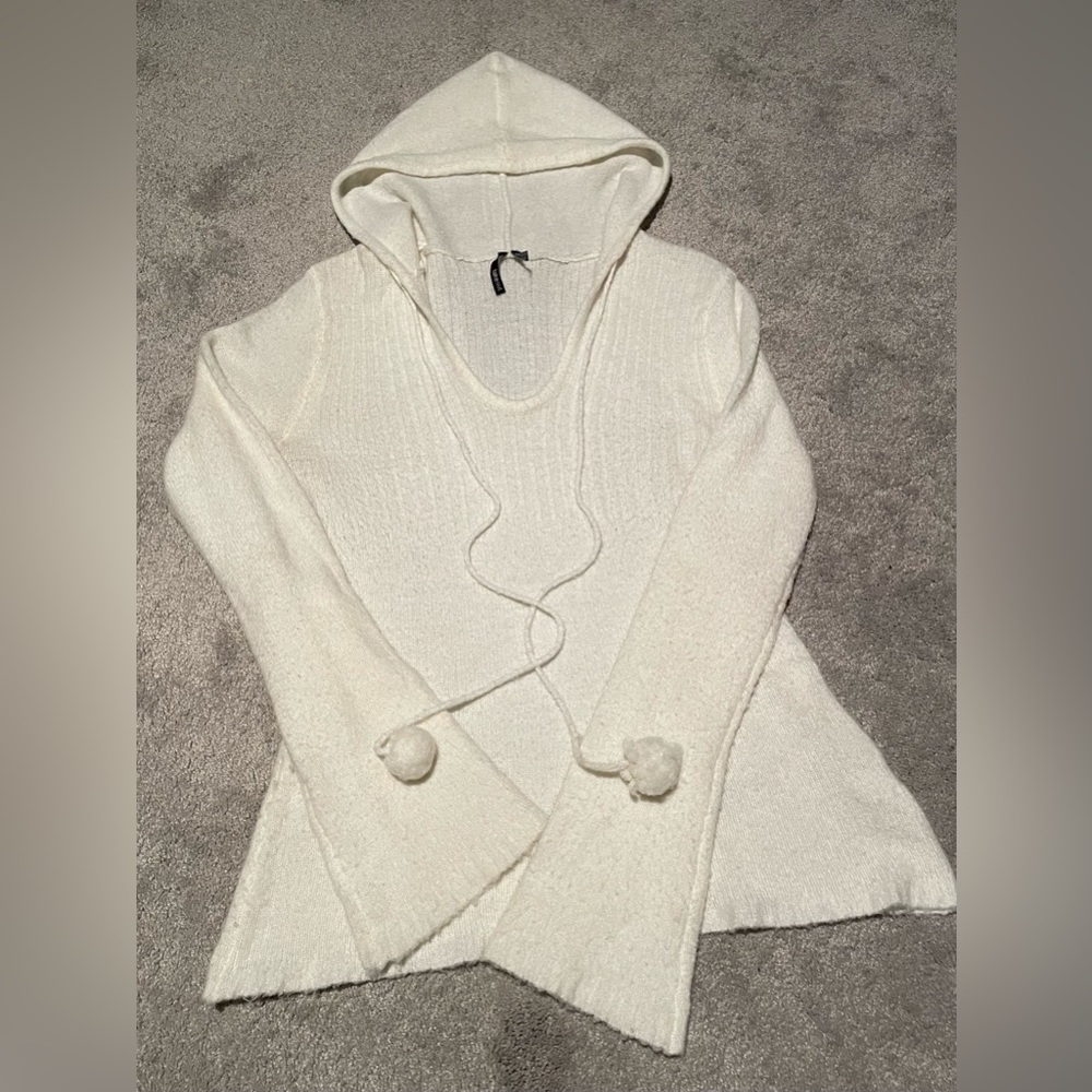 Pullover Low-cut Off-White Sweater w/Hood & Tassels ❄️